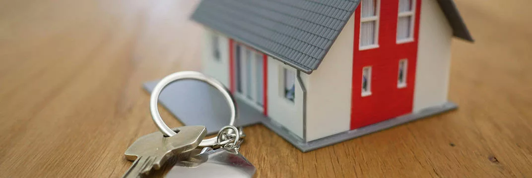 small house and keys representing selling a house