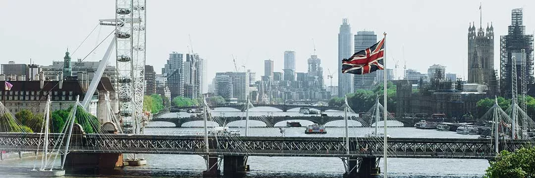 image of Thames river London where our contractor is now working for for foreign clients