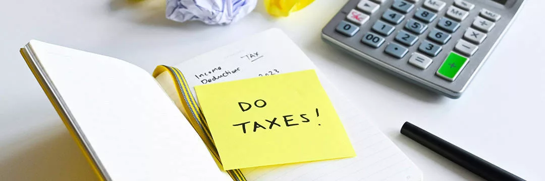image showing post-it note reminding you to pay your VAT