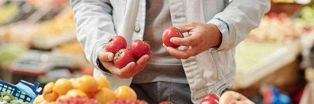 comparing produce symbolising comparing flat rate and standard VAT