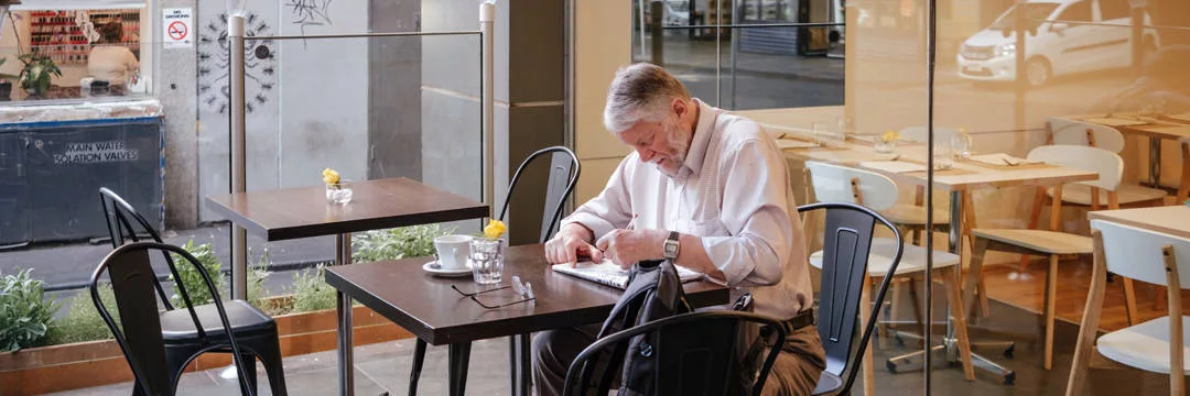 Person newly arrived back in Australia reading about the Australian tax system and the tax free threshold for investment income